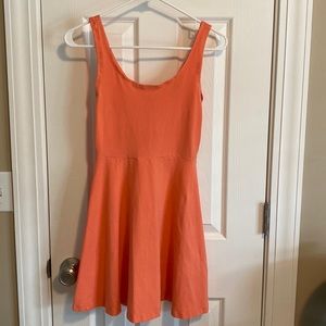 Express small women’s dress.